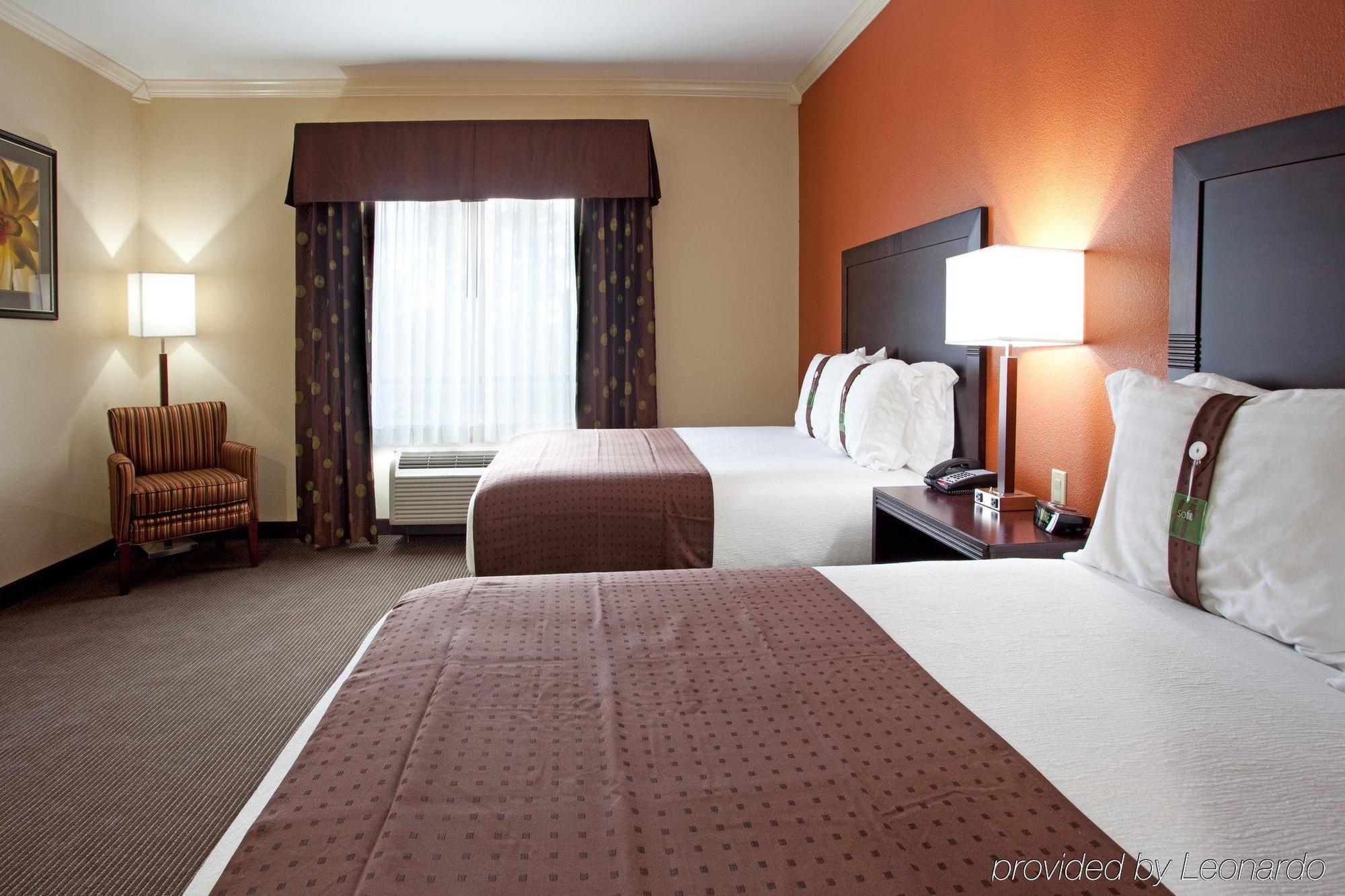 Wyndham Lake Charles Hotel Room photo