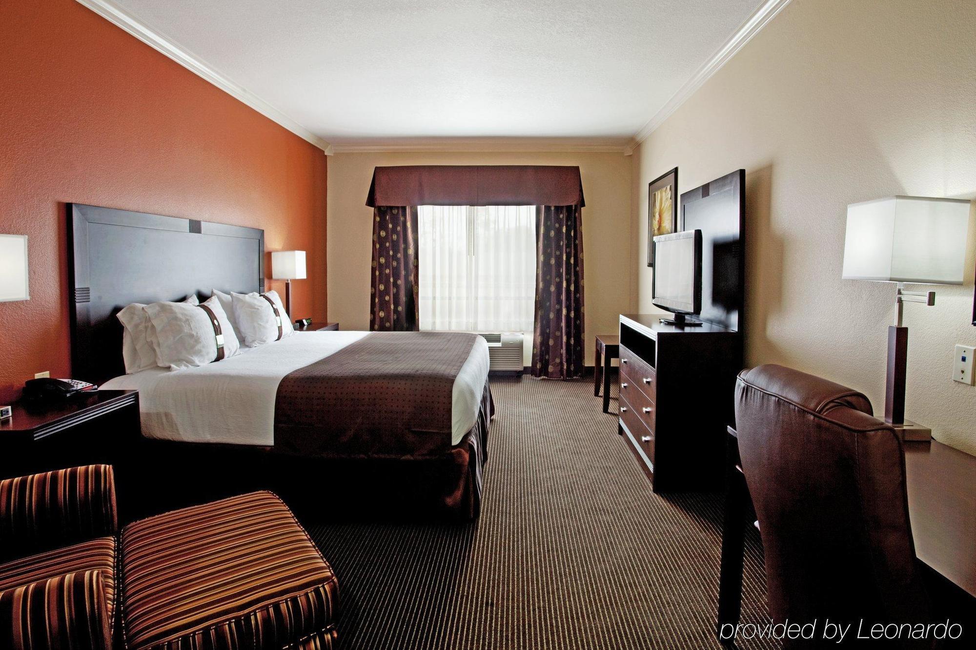 Wyndham Lake Charles Hotel Room photo